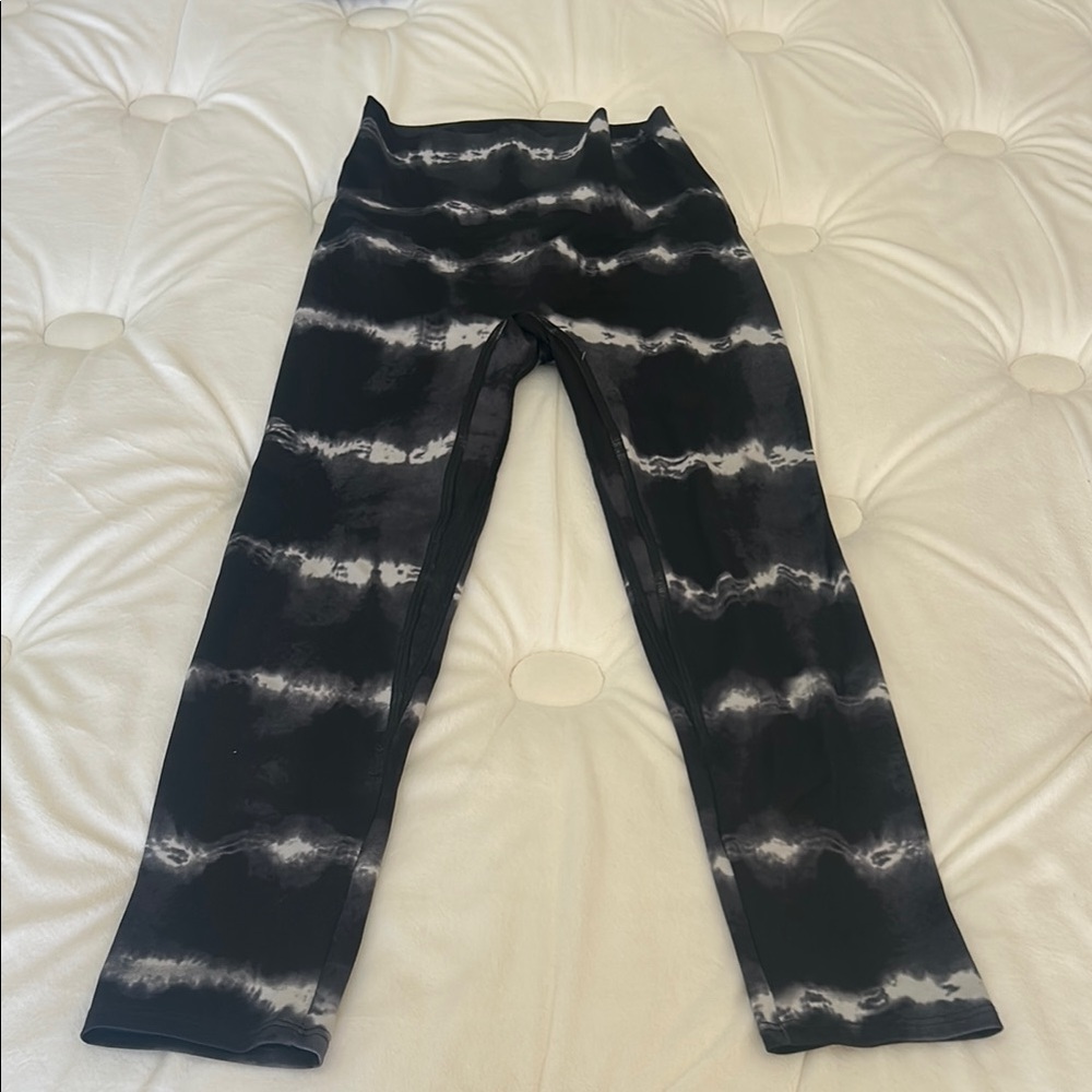 K-DEER Black and Gray Tie-Dye Leggings, EUC, small, capri